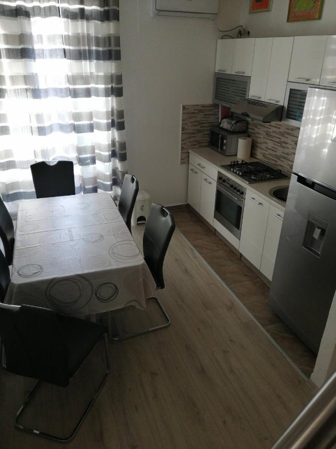 Centar Njivice Apartment Bagian luar foto