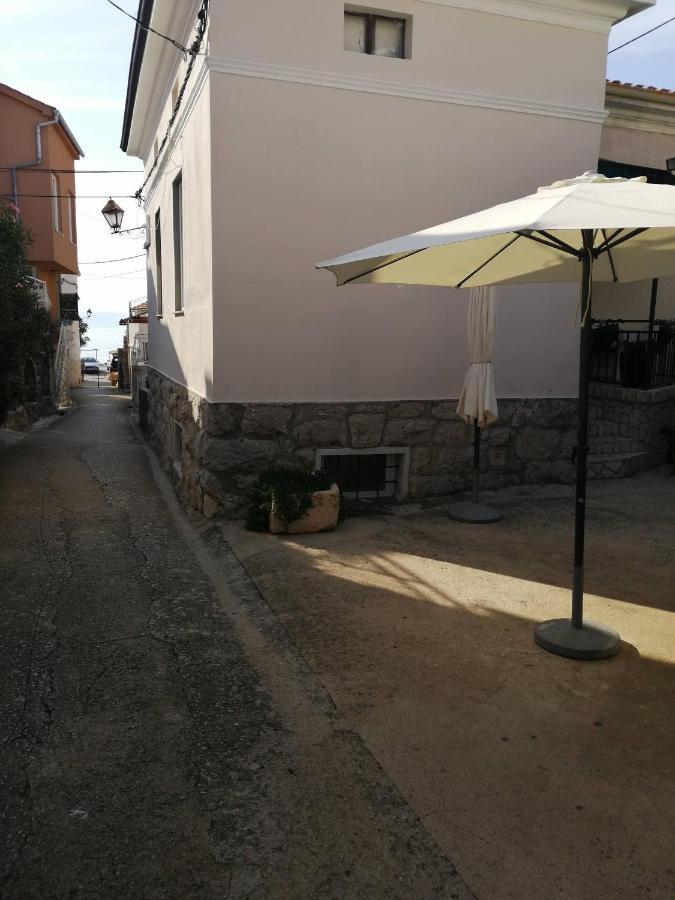 Centar Njivice Apartment Bagian luar foto