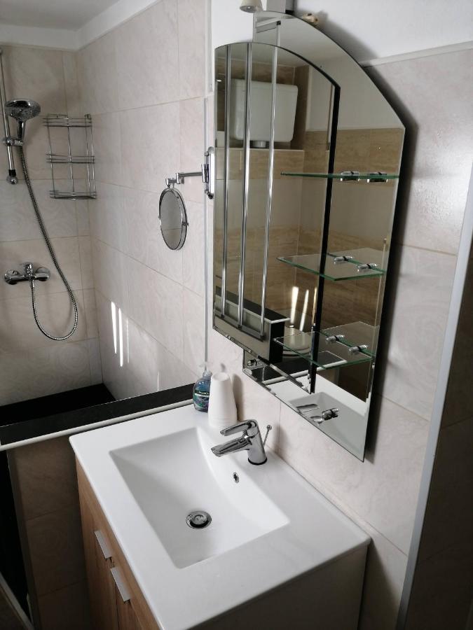 Centar Njivice Apartment Bagian luar foto