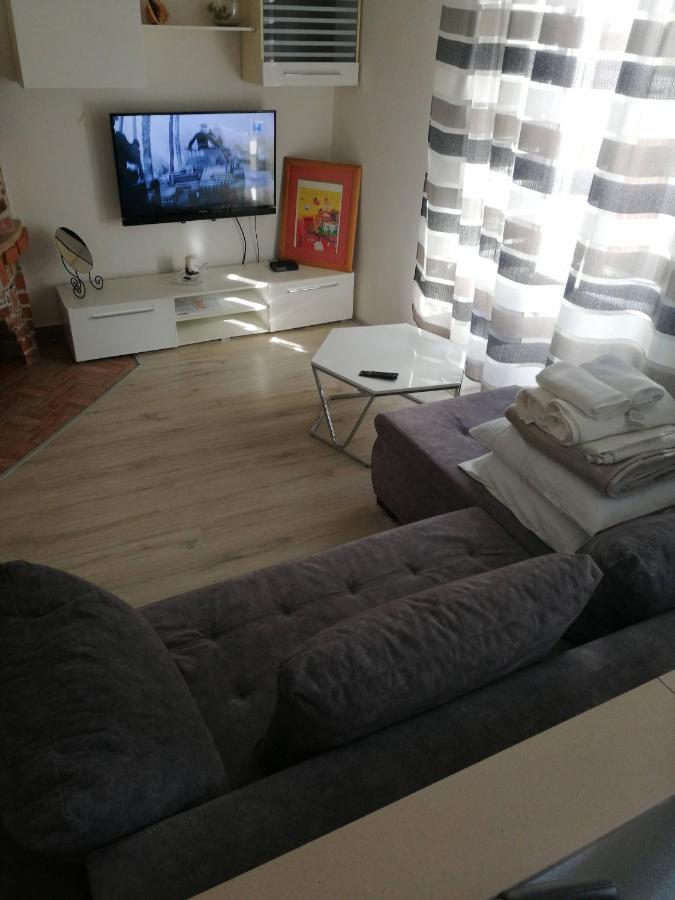 Centar Njivice Apartment Bagian luar foto