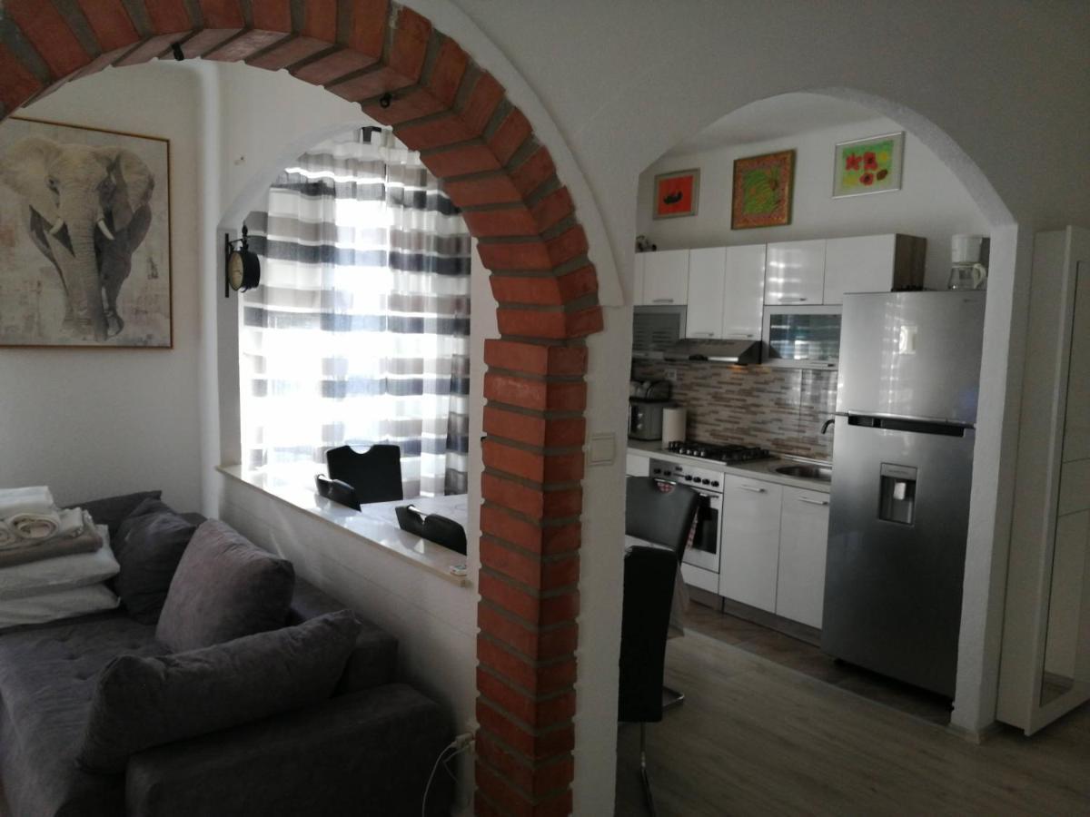 Centar Njivice Apartment Bagian luar foto