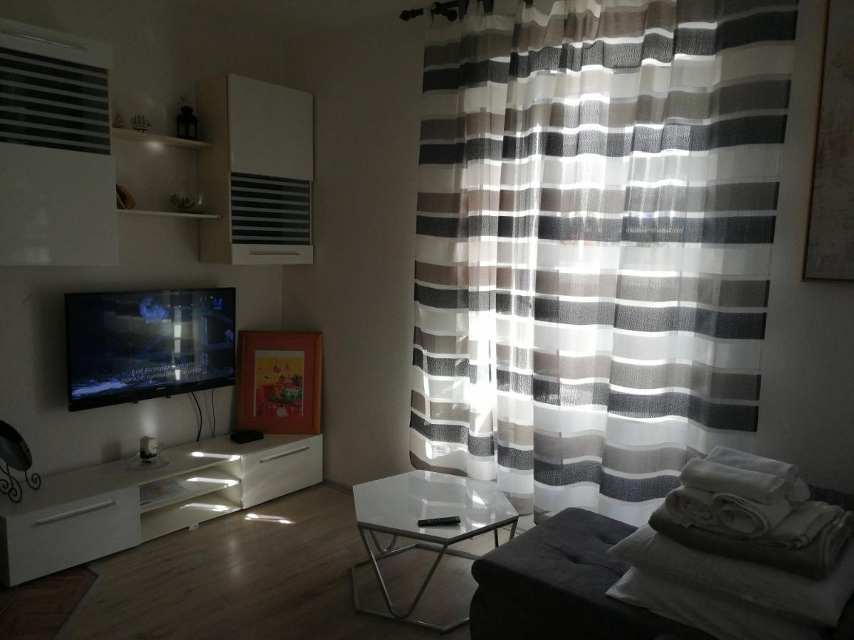 Centar Njivice Apartment Bagian luar foto