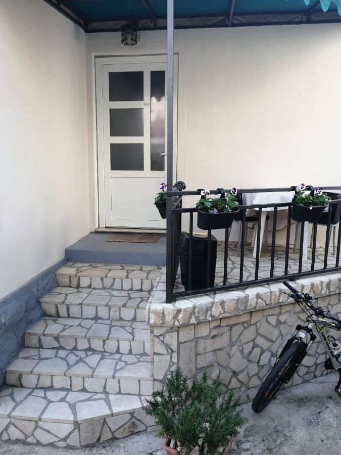 Centar Njivice Apartment Bagian luar foto