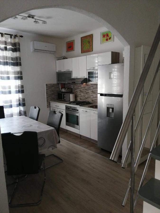 Centar Njivice Apartment Bagian luar foto