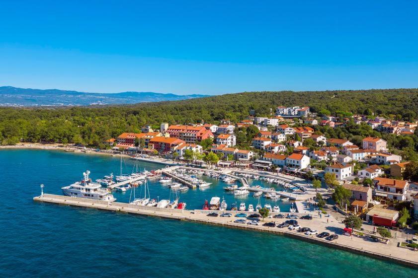 Centar Njivice Apartment Bagian luar foto
