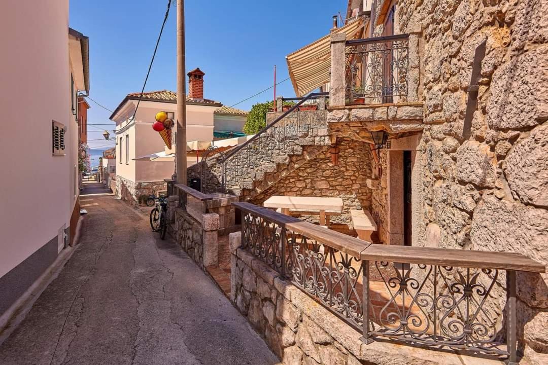 Centar Njivice Apartment Bagian luar foto